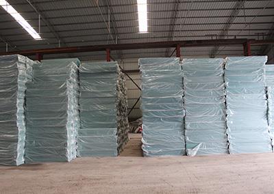 重慶擠塑保溫板車間一側(cè)